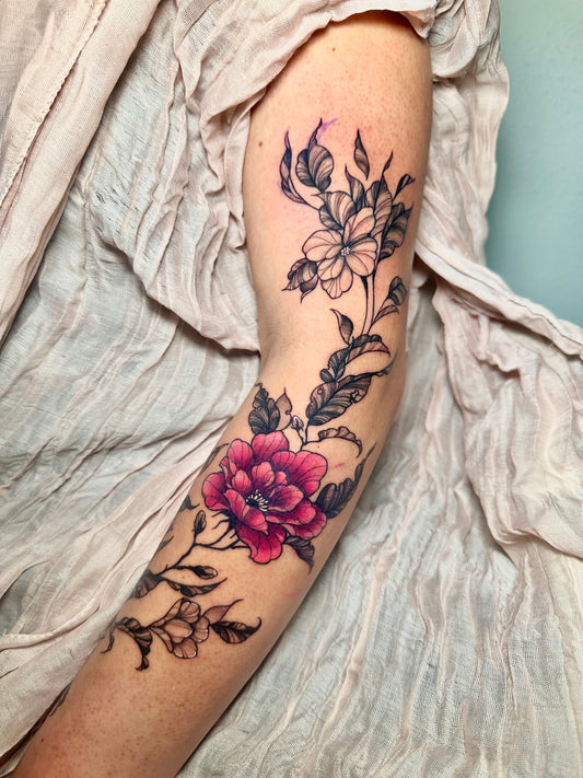 Tatuaje manga BlackWork y Color2