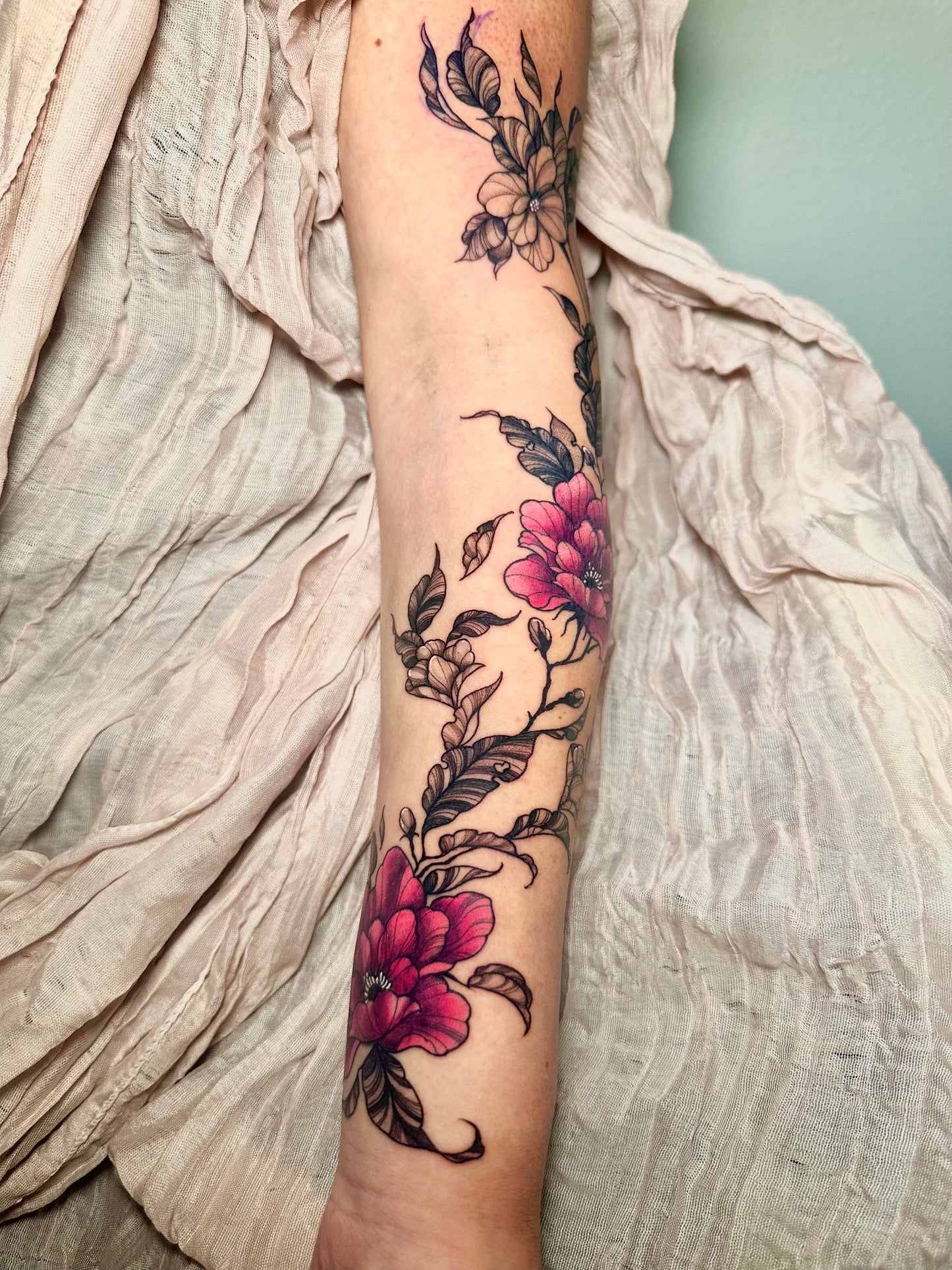 Tatuaje manga BlackWork y Color2